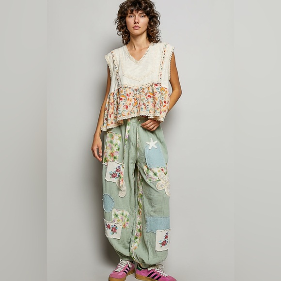 POL Paisley Ruffle Top - Picture 5 of 6